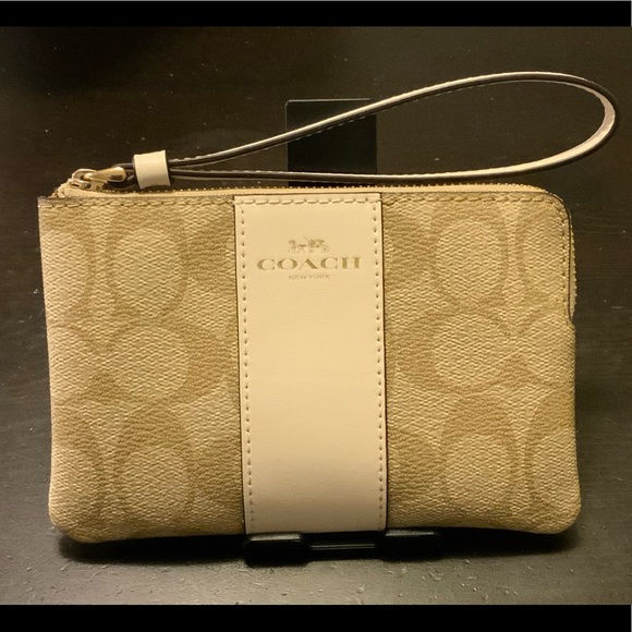 Coach Corner Zip Wristlet Gold/light khaki chalk colour - Picture 1 of 2